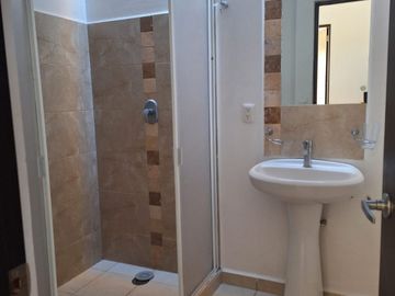 CASA EN VENTA EN PORTON CAÑADA, junto a la antorcha y clínica de fertilidad