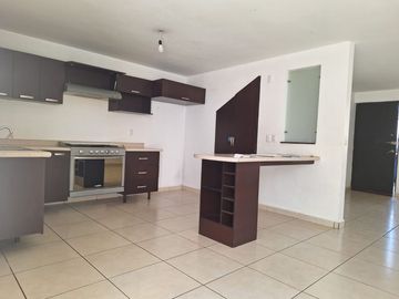 CASA EN VENTA EN PORTON CAÑADA, junto a la antorcha y clínica de fertilidad