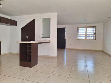 CASA EN VENTA EN PORTON CAÑADA, junto a la antorcha y clínica de fertilidad