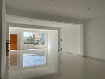 LOCAL COMERCIAL EN AV. PRINCIPAL (GRAN UBICACIÓN) LOS CEDROS DE VILLA