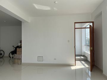 LOCAL COMERCIAL EN AV. PRINCIPAL (GRAN UBICACIÓN) LOS CEDROS DE VILLA