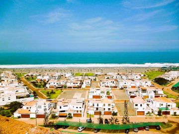 San Antonio, Cañete, Casa De Playa En Venta En El Club Boca Leon