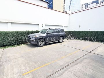 AMPLIO Y MODERNO DEPARTAMENTO en URB. EL DERBY, SURCO