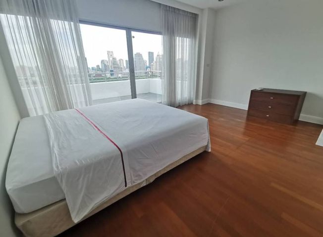 รูปภาพ SPACIOUS 5-Bedroom Duplex Unit on 19th Floor of Royal Residence Park for Rent