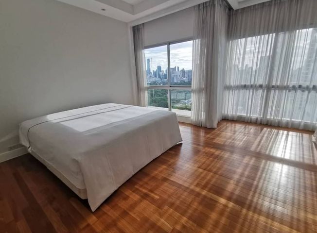 รูปภาพ SPACIOUS 5-Bedroom Duplex Unit on 19th Floor of Royal Residence Park for Rent