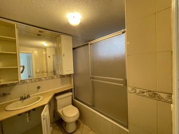 Departamento en Venta Sector La Kennedy de 70 metros, calle de los Jazmines.