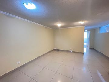 Departamento en Venta Sector La Kennedy de 70 metros, calle de los Jazmines.