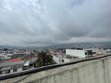 Departamento en Venta Sector La Kennedy de 70 metros, calle de los Jazmines.