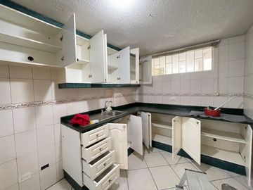 Departamento en Venta Sector La Kennedy de 70 metros, calle de los Jazmines.