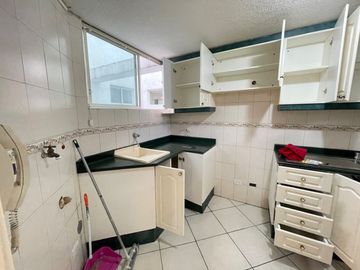 Departamento en Venta Sector La Kennedy de 70 metros, calle de los Jazmines.