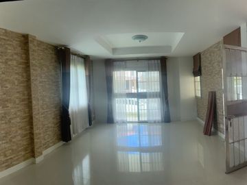 ขายด่วน!!! บ้านเดี่ยว 2 ชั้น หมู่บ้านซิรีนเฮ้าส์ บางนา บ้านกว้างโล่งโปร่ง เนื้อที่รอบบ้านเยอะ มุ้งลวดเหล็กดัดสแตนเลสพร้อมผ้าม่านทั้งหลัง เดินทางสะดวกใ
