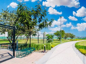 CASA EN VENTA FRENTE A ALBERCA. UBICADA A 15 MINUTOS DE CUERNAVACA, MORELOS; MÉXICO. ALBERCA, CANCHAS DEPORTIVAS, PET PARK Y ZONA DE YOGA.