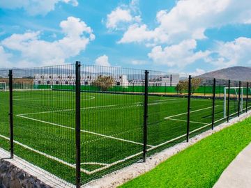 CASA EN VENTA FRENTE A ALBERCA. UBICADA A 15 MINUTOS DE CUERNAVACA, MORELOS; MÉXICO. ALBERCA, CANCHAS DEPORTIVAS, PET PARK Y ZONA DE YOGA.