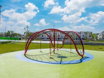 CASA EN VENTA FRENTE A ALBERCA. UBICADA A 15 MINUTOS DE CUERNAVACA, MORELOS; MÉXICO. ALBERCA, CANCHAS DEPORTIVAS, PET PARK Y ZONA DE YOGA.