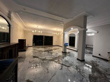 Casa con Alberca Venta en Bugambilias de Lujo Zona Sur Zapopan