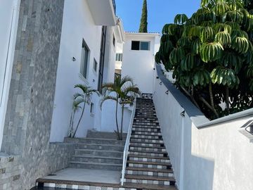 Casa con Alberca Venta en Bugambilias de Lujo Zona Sur Zapopan