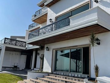 Casa con Alberca Venta en Bugambilias de Lujo Zona Sur Zapopan