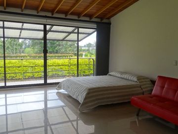 CASA FINCA EN VENTA - VIA RIONEGRO LA CEJA - SECTOR EL CANADÁ