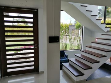 CASA FINCA EN VENTA - VIA RIONEGRO LA CEJA - SECTOR EL CANADÁ