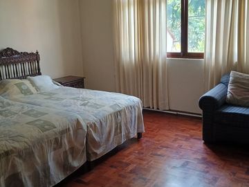 CHORRILLOS VENDO CASA FRENTE A PARQUE