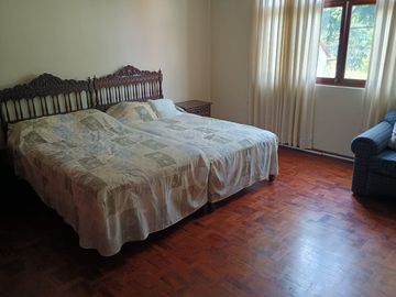 CHORRILLOS VENDO CASA FRENTE A PARQUE