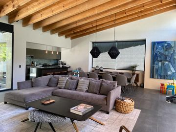 Bonita casa en venta dentro de un condominio
