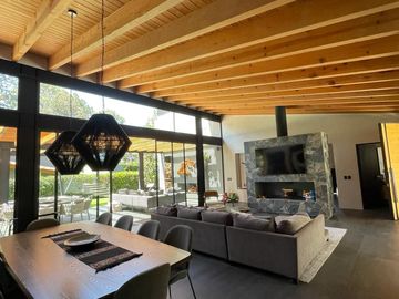 Bonita casa en venta dentro de un condominio