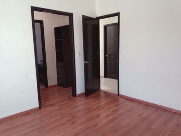 RENTA CON CASA CLUB ZONA AEROPUERTO TOLUCA Y PARQUE 2000