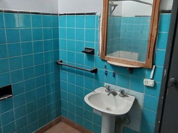 Casa con garaje a cuadras del centro