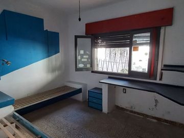 Casa con garaje a cuadras del centro