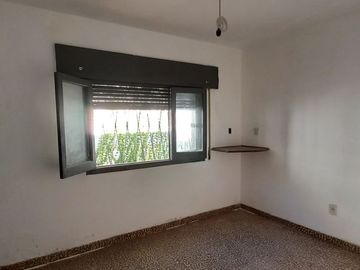 Casa con garaje a cuadras del centro