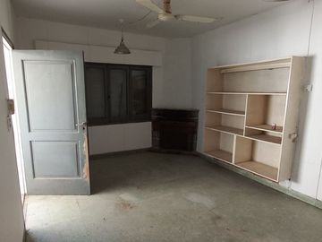 Casa con garaje a cuadras del centro