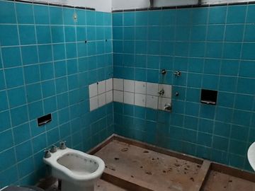 Casa con garaje a cuadras del centro