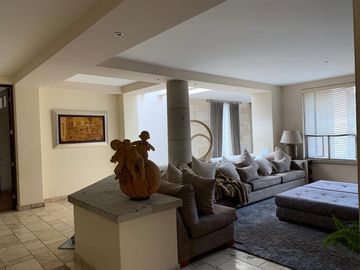 CASA ESPECTACULAR EN VENTA O RENTA 4 RECAMARAS BOSQUES DE LAS LOMAS CON TERRAZA Y SALON DE FIESTAS.