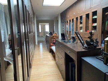 CASA ESPECTACULAR EN VENTA O RENTA 4 RECAMARAS BOSQUES DE LAS LOMAS CON TERRAZA Y SALON DE FIESTAS.