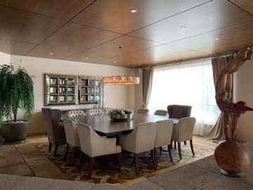 CASA ESPECTACULAR EN VENTA O RENTA 4 RECAMARAS BOSQUES DE LAS LOMAS CON TERRAZA Y SALON DE FIESTAS.