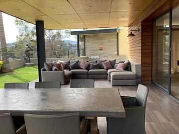 CASA ESPECTACULAR EN VENTA O RENTA 4 RECAMARAS BOSQUES DE LAS LOMAS CON TERRAZA Y SALON DE FIESTAS.