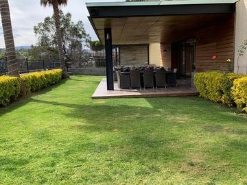CASA ESPECTACULAR EN VENTA O RENTA 4 RECAMARAS BOSQUES DE LAS LOMAS CON TERRAZA Y SALON DE FIESTAS.