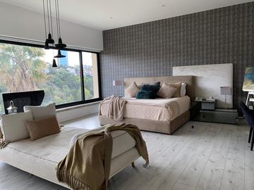 CASA ESPECTACULAR EN VENTA O RENTA 4 RECAMARAS BOSQUES DE LAS LOMAS CON TERRAZA Y SALON DE FIESTAS.