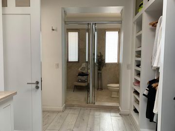 CASA ESPECTACULAR EN VENTA O RENTA 4 RECAMARAS BOSQUES DE LAS LOMAS CON TERRAZA Y SALON DE FIESTAS.