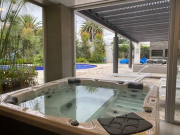 VENDO DEPTO DUPLEX HERMOSA VISTA EDIF DE LUJO CUMBAYA