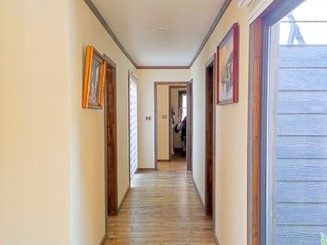 León Propiedades vende casa estilo mediterraneo en Sector Miraflores, Curacavi,