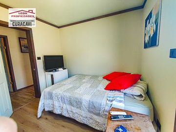León Propiedades vende casa estilo mediterraneo en Sector Miraflores, Curacavi,
