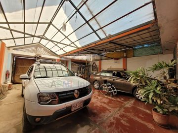 VENTA DE CASA AMPLIA UBICADA A METROS DE PROLONGACIÓN PACASMAYO