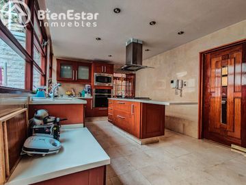 CASA EN VENTA TOLUCA COLONIA MORELOS 1A SECCION SOBRE CORREDOR URBANO, CALIDA, CONFORTABLE, AMPLIO Y HERMOSO JARDÍN, A 7 MIN DEL CENTRO
