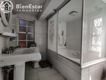 CASA EN VENTA TOLUCA COLONIA MORELOS 1A SECCION SOBRE CORREDOR URBANO, CALIDA, CONFORTABLE, AMPLIO Y HERMOSO JARDÍN, A 7 MIN DEL CENTRO