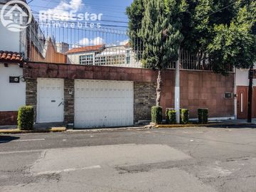 CASA EN VENTA TOLUCA COLONIA MORELOS 1A SECCION SOBRE CORREDOR URBANO, CALIDA, CONFORTABLE, AMPLIO Y HERMOSO JARDÍN, A 7 MIN DEL CENTRO