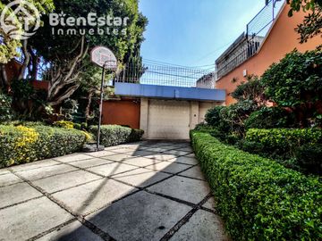 CASA EN VENTA TOLUCA COLONIA MORELOS 1A SECCION SOBRE CORREDOR URBANO, CALIDA, CONFORTABLE, AMPLIO Y HERMOSO JARDÍN, A 7 MIN DEL CENTRO