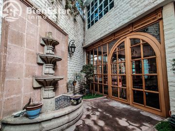 CASA EN VENTA TOLUCA COLONIA MORELOS 1A SECCION SOBRE CORREDOR URBANO, CALIDA, CONFORTABLE, AMPLIO Y HERMOSO JARDÍN, A 7 MIN DEL CENTRO