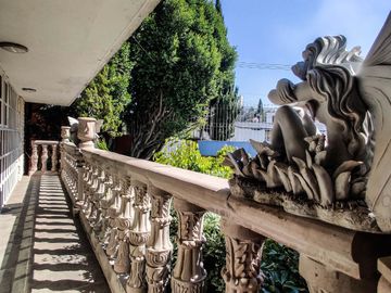 CASA EN VENTA TOLUCA COLONIA MORELOS 1A SECCION SOBRE CORREDOR URBANO, CALIDA, CONFORTABLE, AMPLIO Y HERMOSO JARDÍN, A 7 MIN DEL CENTRO